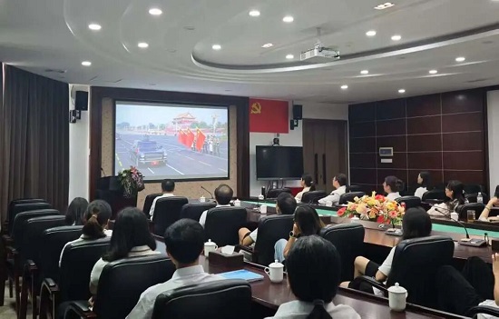 久久久www成人免费无遮挡大片